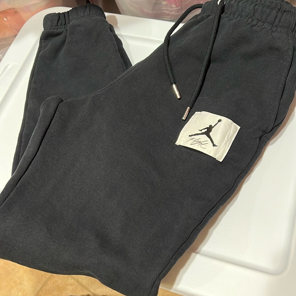 Jordan men’s small black sweatpants with pockets and adjustable waist drawstring